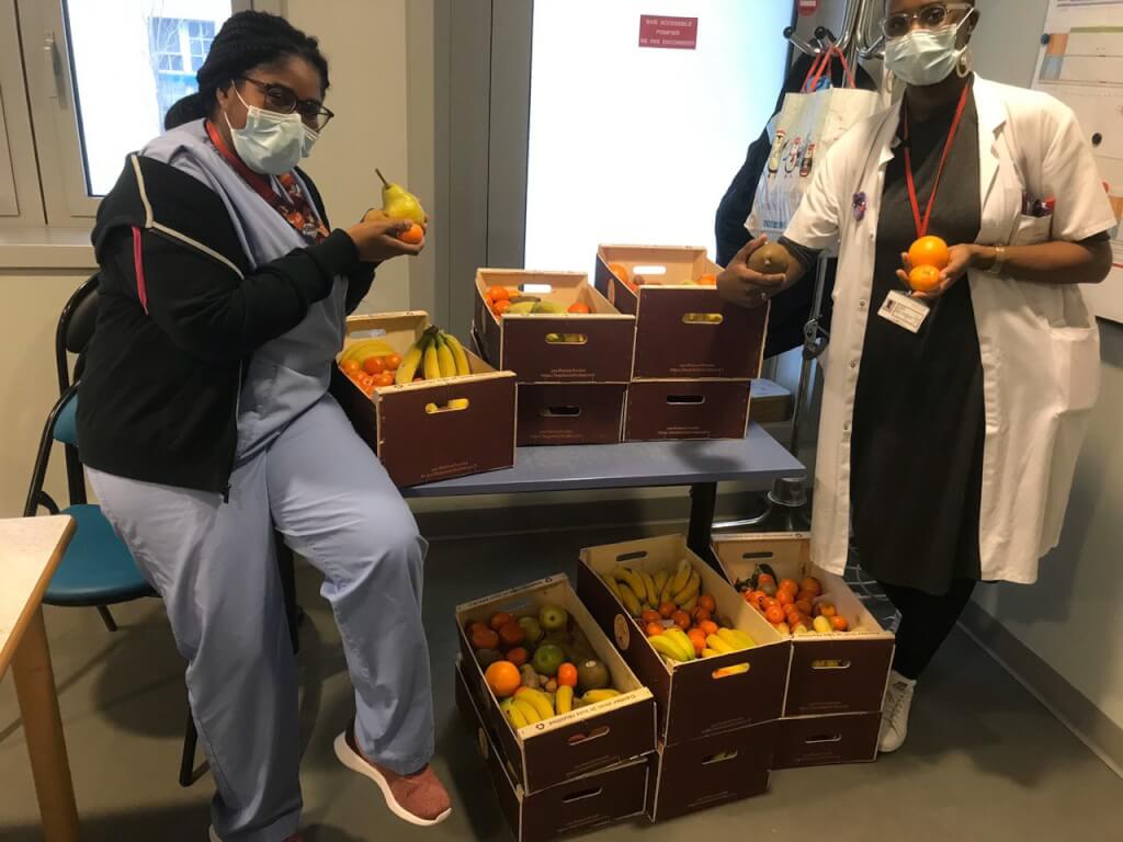 On soutient le personnel soignant au travers des livraisons de fruits aux hôpitaux