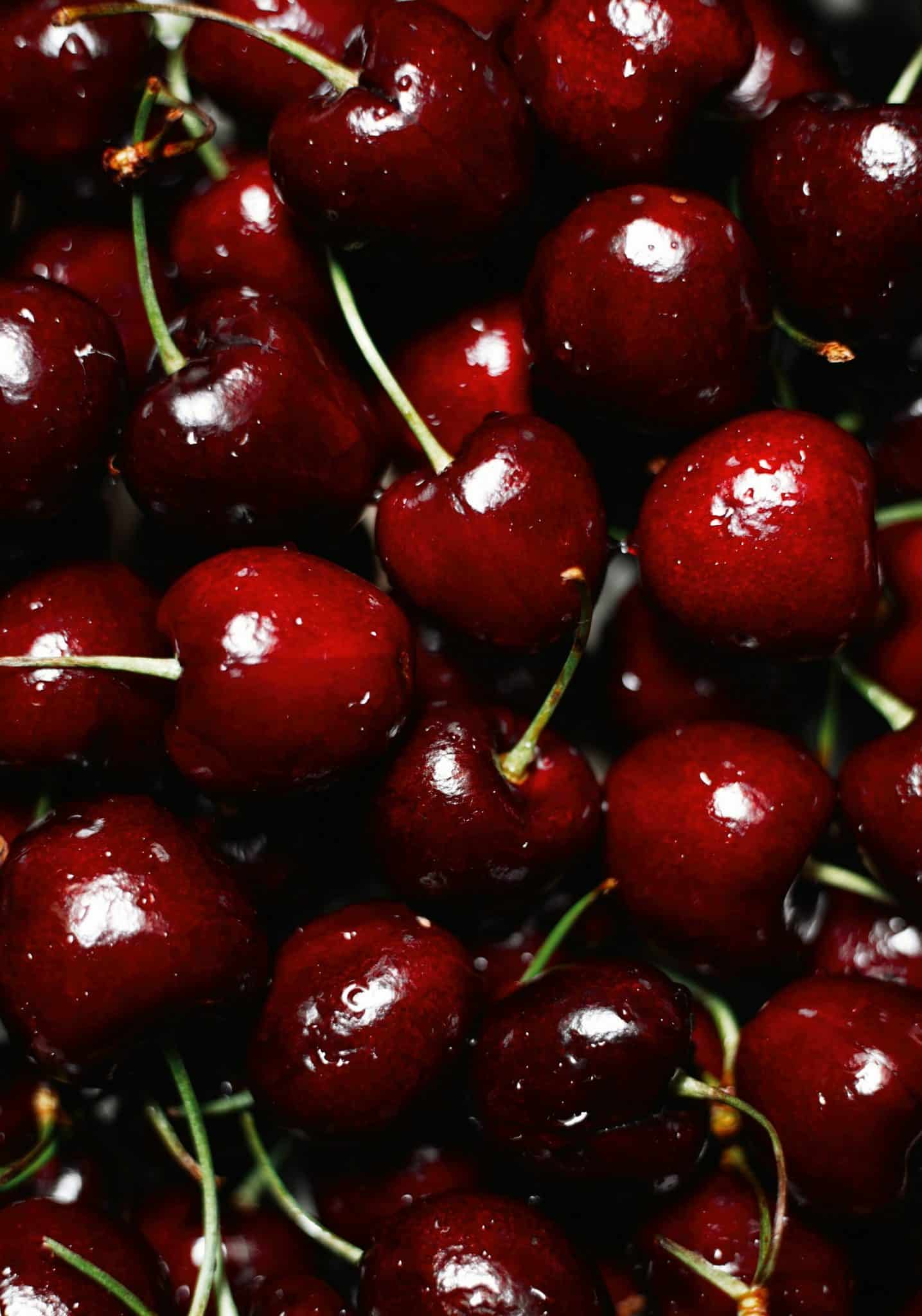 Les Cerises : Le Joyau Rouge de Mai pour Vos Paniers de Fruits en Entreprise